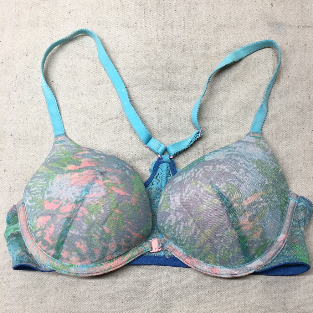 Cosmopolitan front clasp bra